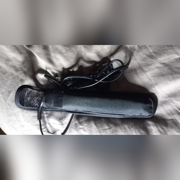 𝅺LOVANI Mini Travel Flat Iron 0.5 size with Bonus Carrying Pouch - - Picture 2 of 7